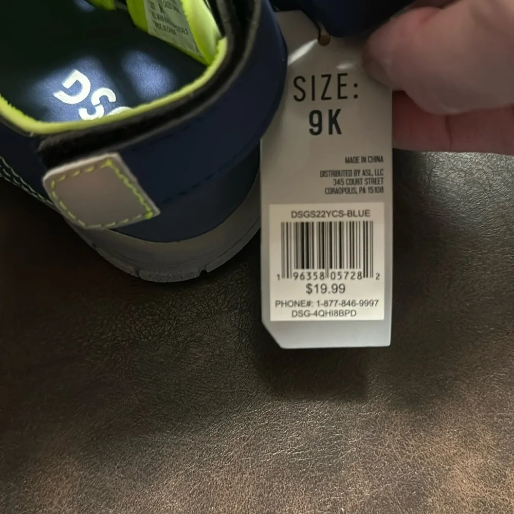 DSG Direct Youth Caged Sandals: BLUE/GREEN: NWT: SIZE 9